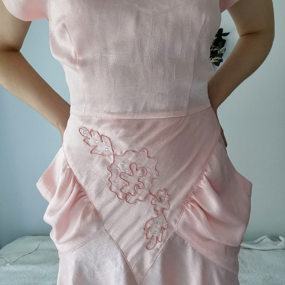 Medium vintage pink satin cocktail dress, women's retro evening wear - Picture 8 of 10